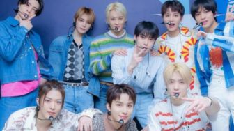 Sambut Hari Valentine, Manisnya NCT 127 Bagikan Cokelat untuk Penggemar