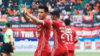 Persija Ditahan Persib, Thomas Doll Pertanyakan Kartu Merah Hanif Sjahbandi