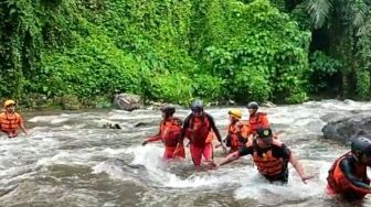 Bocah 8 Tahun Hilang di Arus Deras Setelah Ambil Bola di Gorong-gorong