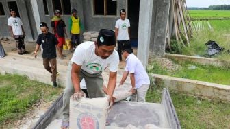 Peduli Perkembangan Ponpes, SDG Beri Bantuan Material Bangunan