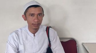 Aming Manglingi Pakai Peci dan Baju Koko, Minta Didoakan agar Istiqomah