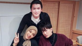 Foto Bareng Aktor Jepang, Syahrini Diejek soal Mata dan Penampilan Emak-emak