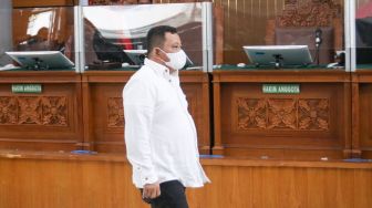 Terdakwa kasus pembunuhan Brigadir Yosua Hutabarat, Kuat Ma'ruf saat mengikuti sidang putusan di Pengadilan Negeri Jakarta Selatan, Selasa (14/2/2023). [Suara.com/Alfian Winanto]