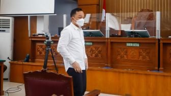 Terdakwa kasus pembunuhan Brigadir Yosua Hutabarat, Ricky Rizal saat hadir untuk mengikuti sidang putusan di Pengadilan Negeri Jakarta Selatan, Selasa (14/2/2023). [Suara.com/Alfian Winanto]