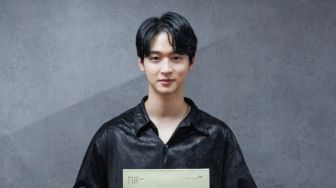 6 Potret Jang Dong Yoon di Drama Oasis, Belum Tayang Wajah Gantengnya Sudah Curi Perhatian