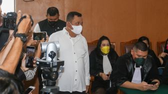 Divonis 15 Tahun Penjara, 4 Polah Kuat Maruf Sepanjang Sidang