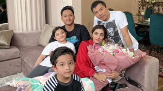 Pulang dari Rumah Sakit, Ashanty Dapat Kejutan Valentine dari Suami dan Anak