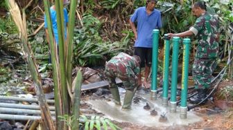TNI Bangun Sarana Air Bersih di Desa Doro Kabupaten Pekalongan