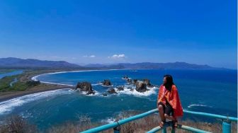 Eksotisnya Teluk Love, Destinasi Wisata Alam Romantis Berbentuk Cinta