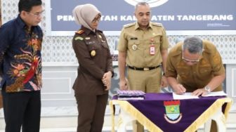 Pemkab Tangerang Hibahkan 2 Bidang Aset TPU ke Tangsel