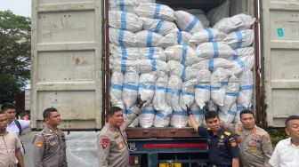 Polisi Amankan Dua Kontainer Balpres di Kawasan Industri Tunas 2 Batam
