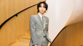 Hadiri New York Fashion Week, Johnny NCT Tampil Keren Bersama Thom Browne