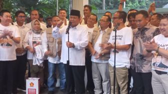 Relawan JoMan Beri Dukungan Pakai Nama Prabowo Mania 08, Prabowo Girang: Saya Tambah Muda 23 Tahun
