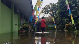 Dua Sekolah di Solo Terendam Banjir, Tujuh Diantarnya Jadi Tempat Pengungsian