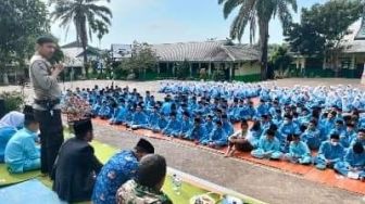 Bhabinkamtibmas Sampaikan Himbauan Kamtibmas ke Siswa SMPN 19 Kota Jambi