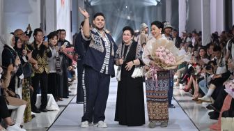 Jelang Ramadan, Ivan Gunawan Bawa Tenun Sotis NTT yang Elegan dan Ringan Untuk Busana Hari Raya