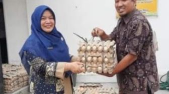 Telur dari Gubernur untuk Baduta Stunting Padang Panjang