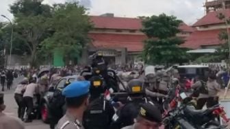 Alasan Polisi Tembak Gas Air Mata di Kericuhan Suporter PSIS Semarang