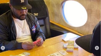 Ngeri! Petinju Floyd Mayweather Pertaruhkan Kekayaan Lewat Judi Poker di Jet Pribadi