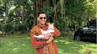 Begini Reaksi Robby Purba saat Kucing Kesayangan Jatuhkan TV, Netizen: Cuma Cat Lovers yang Paham