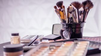 5 Tips Makeup Anti Crack, Tetap Flawless dan Menawan Seharian!
