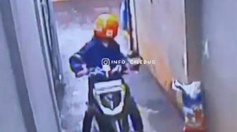 Maling Motor Pakai Terekam CCTV saat Gasak Motor di Pesanggrahan, Polisi Tunggu Laporan