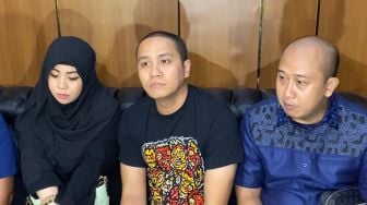 Kabur dari Rentenir, Ressa Herlambang Malah Maki Ibu-Ibu