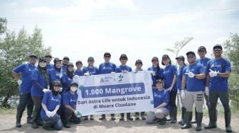 Gelar Program Peduli Lingkungan, Astra Life Tanam 1.000 Mangrove di Muara Cisadane