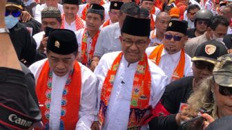 Momen Emak-emak Sambut Anies Baswedan Jelang Deklarasi Bacapres: Go Anies, PKS Menang!