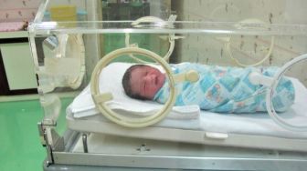 Kronologi Ambulans Bawa Bayi dalam Inkubator Terbalik Usai Tertabrak Truk Boks