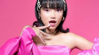 Dari Barbie hingga Mafia, 3 Potret Photoshoot Fuji Bikin Melongo