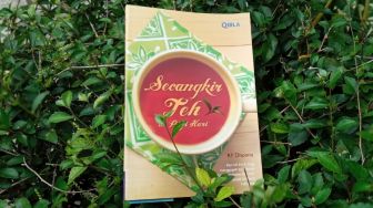 Buku Secangkir Teh di Pagi Hari, Pelajaran Berharga Ada di Sekitar Kita