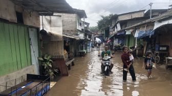 Warga Mampang Prapatan jadi Langganan Banjir, Sri Rela Gak Tidur Tunggu Air 'Mampir' ke Rumah