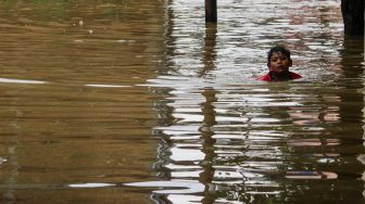 Kali Ciliwung Meluap, 14 RT di Cawang Terdampak Banjir hingga 1,3 Meter