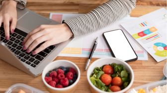 6 Cara Diet Sehat yang Bisa Diterapkan saat Sibuk Bekerja