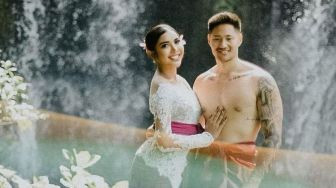 Pamer Tato Couple, Millen Cyrus Unggah Foto Telanjang Dada Bareng Pacar Kekar