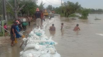 Tanggul Sungai Citarum Jebol, Warga di Muaragembong Memilih Bertahan di Rumah