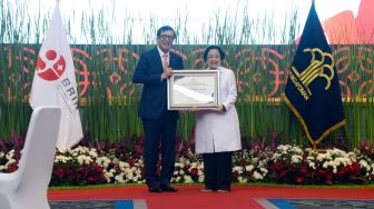 Megawati Soekarnoputri Terima Penghargaan sebagai Tokoh Pendorong Pemajuan Kekayaan Intelektual