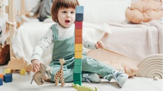 5 Tips Ajak Anak Rapikan Mainan dengan Pendekatan Positive Discipline