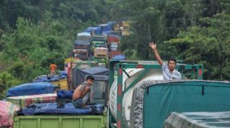 Duh! Macet 22 Jam di Jalan Lintas Jambi, Pasien Meninggal di Ambulans hingga Ikan-Ikan Mati