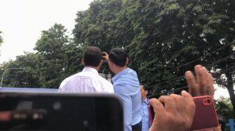 Selfie Bareng di Belakang Ratusan Kader, Teriakan 'Anies-AHY Menang' Menggema di DPP Demokrat