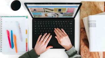 Penyebab Keyboard Laptop Macet yang Sering Terjadi
