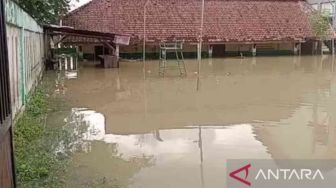 Penampakan Gedung Sekolah di Bekasi yang Terendam Banjir, Kegiatan Belajar Dilakukan Daring