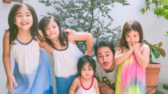 8 Potret Keluarga Rama Michael, Pesinetron yang Istrinya Baru Melahirkan Anak ke-6