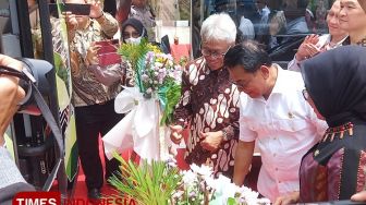 Bus Listrik PT KPI Resmi Beroperasi di Bontang, Moeldoko Hadiri Peresmian