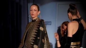 Indahnya Tenun Songket Palembang Tampil di New York Fashion Week 2023