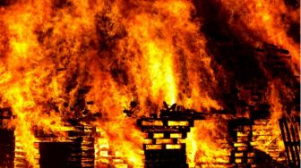 Detik-detik Kebakaran SMAN 6 Jaksel, Tukang Bangunan Sempat Dengar Ledakan di Panel Listrik