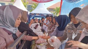 Polres Tasik Gelar Pasar Murah, Beras Dibandrol Rp 9.400 per Kilogram