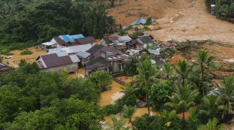 Bencana tanah longsor di Kecamatan Serasan, Kabupaten Natuna, Kepulauan Riau, Selasa (7/3/2023). 10 orang dilaporkan meninggal dunia. [ANTARA FOTO/Kiky Firdaus].