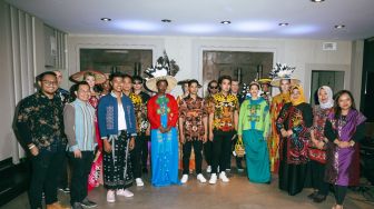 Wastra Karya 3 Desainer Indonesia Jadi Sorotan Pada Fashion Show di Amerika Serikat, Begini Penampilannya